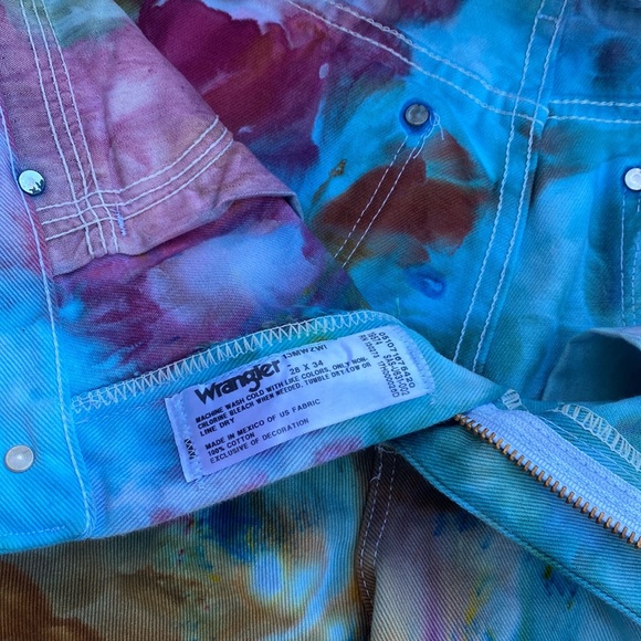 Wranglers tie dyed new - Picture 5 of 9